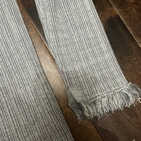 Club Monaco sweater and skirt set - Picture 4 of 9